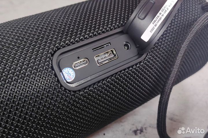 Продам портативную Bluetooth колонку sven PS-215