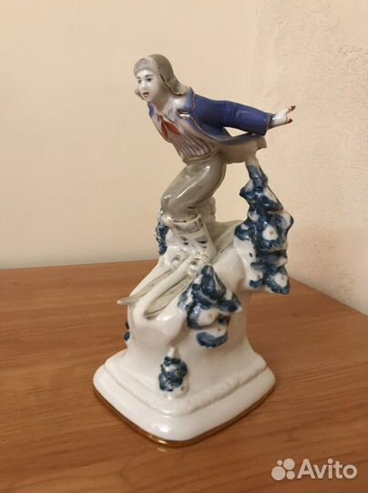 Статуэтка форфор