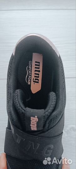 Кроссовки для девочки