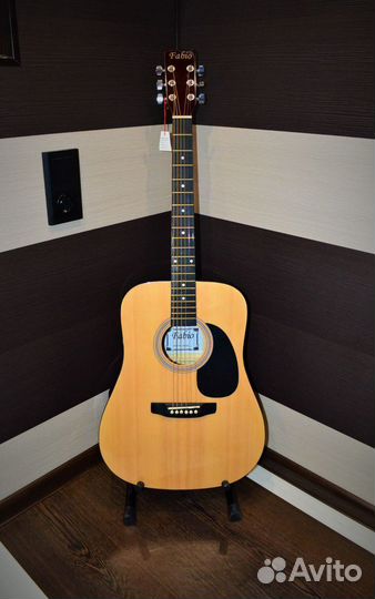 Акустическая гитара (новая) + аксессуары