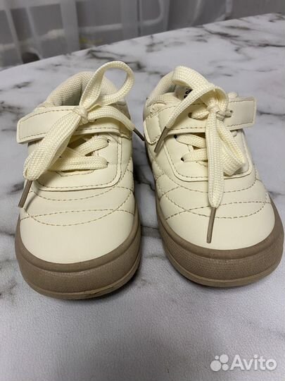 Кроссовки для девочки