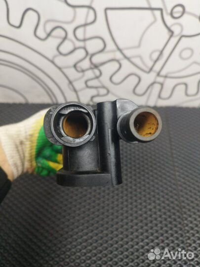 Фланец системы охлаждения Volkswagen Touran 1