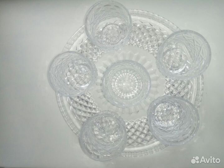 Набор: поднос(Чехословакия), стаканчики (стопки)