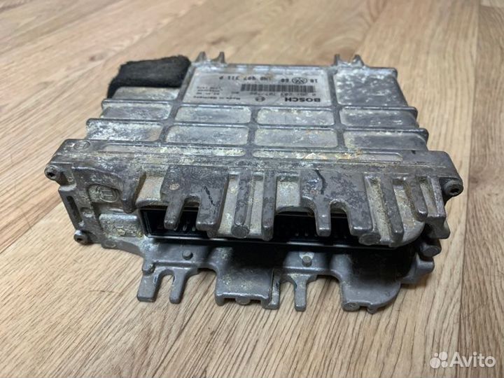 Блок управления двигателем Volkswagen Golf 3