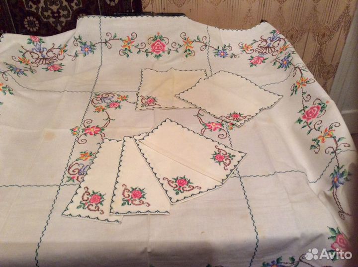 Скатерть салфетки вышивка
