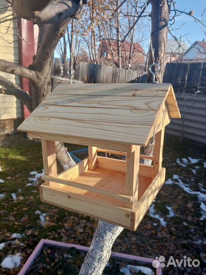 Кормушка для птиц из дерева