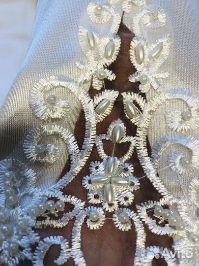 Перчатки нарядные белые