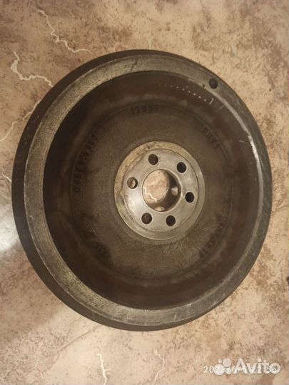 Маховик с корзиной 038105273D