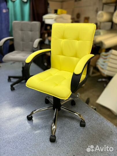 Офисное кресло