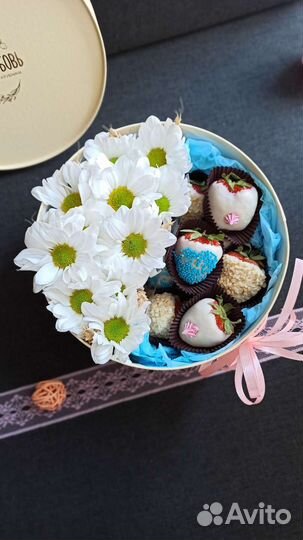 Ромашки и клубника