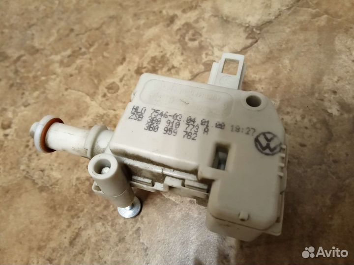 Замок лючка бензобака Volkswagen Passat B5 пассат
