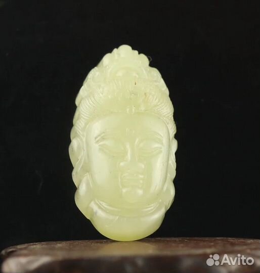 Коллекционный талисман из белого нефрита