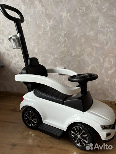 Машинка-каталка толокар с ручкой