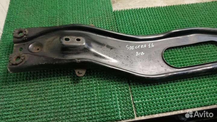 Траверс подрамника Kia Spectra