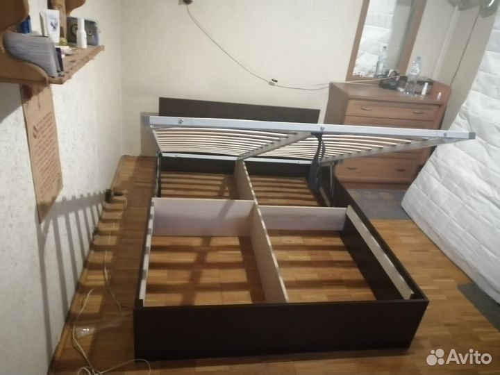 Кровать с подьемным механизмом