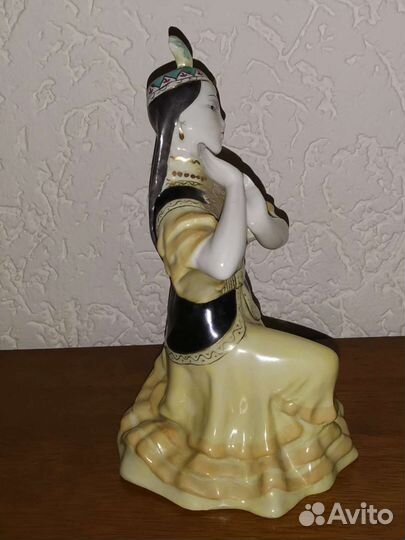 Статуэтка фарфоровая Казахский танец Вербилки