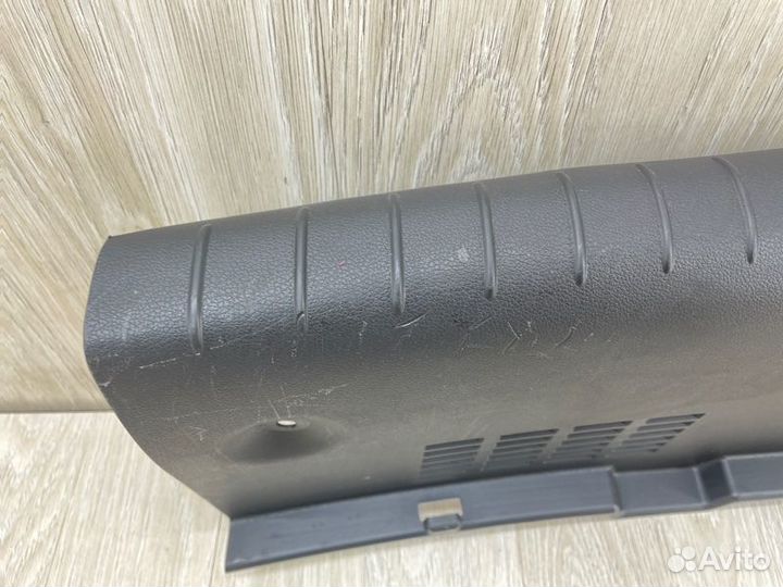 Кожух замка багажника Hyundai Solaris 2