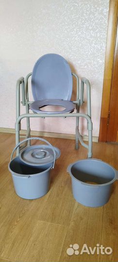 Кресло - туалет с откидными ручками