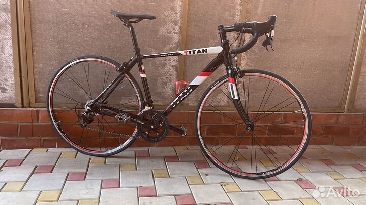 Шоссейный велосипед Titan