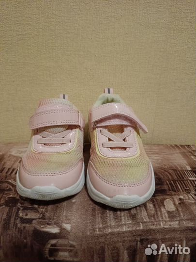 Кроссовки детские