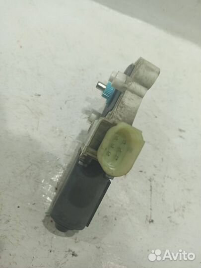 Моторчик правго стеклоподъёмника