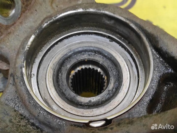 Ступица передняя правая Toyota Camry ACV30 2AZ-FE