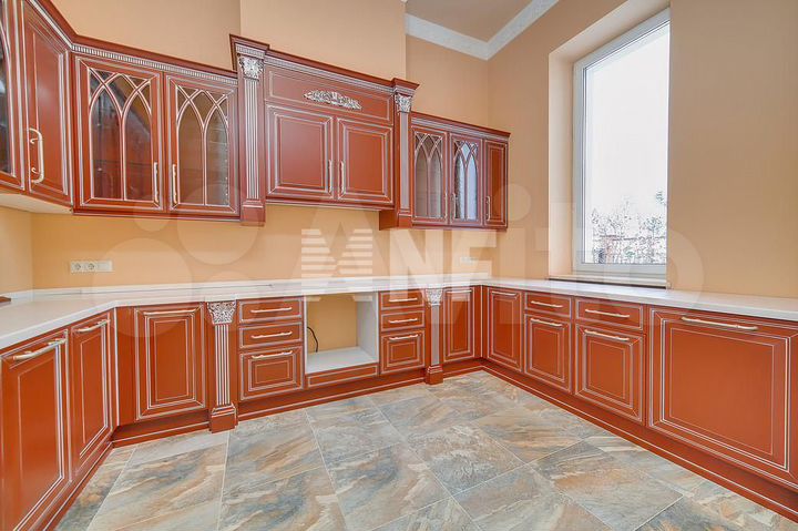 Дом 423,8 м² на участке 18,5 сот.