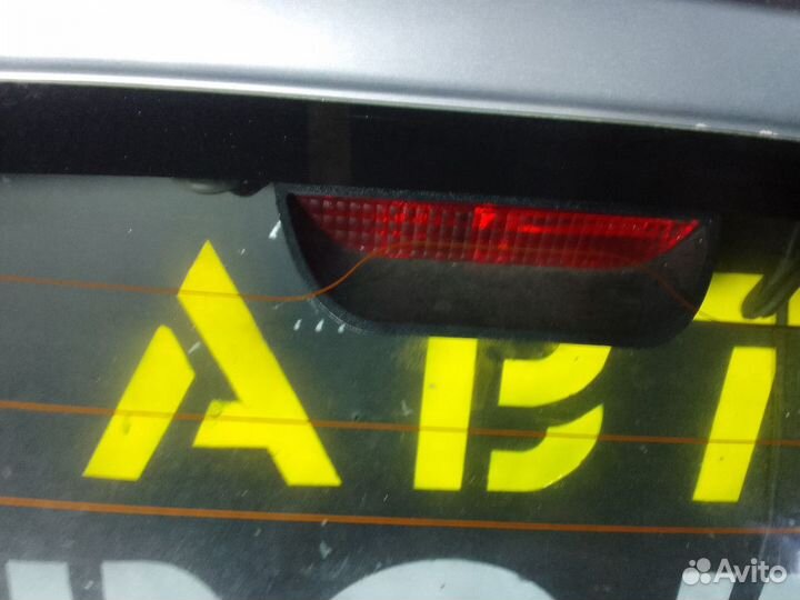 Стоп сигнал двери багажника Renault Sandero