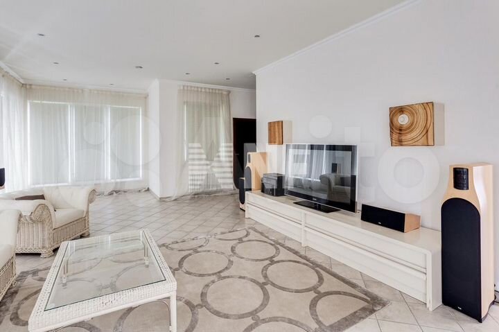 Дом 370,2 м² на участке 30 сот.