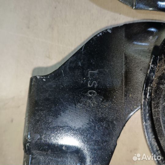 Петли капота Mitsubishi Outlander 3