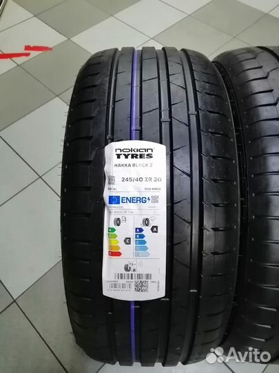 Nokian Tyres Hakka Black 2 245/40 R20 и 275/35 R20 100Y