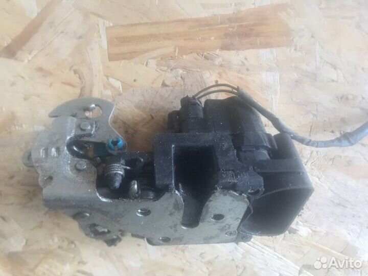 Замок двери передний правый Chevrolet Aveo T200