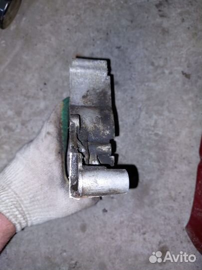 VAG 038103153B крышка переднего сальника VW audi