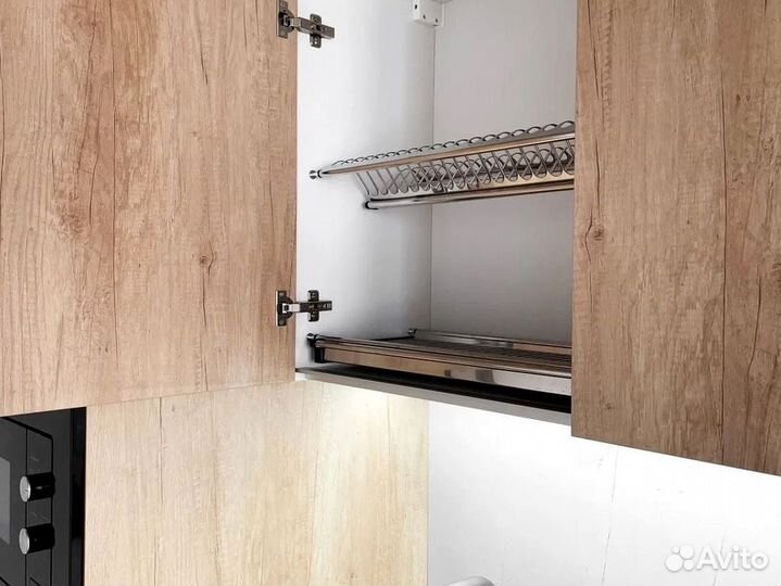 Прямая в потолок кухня на заказ