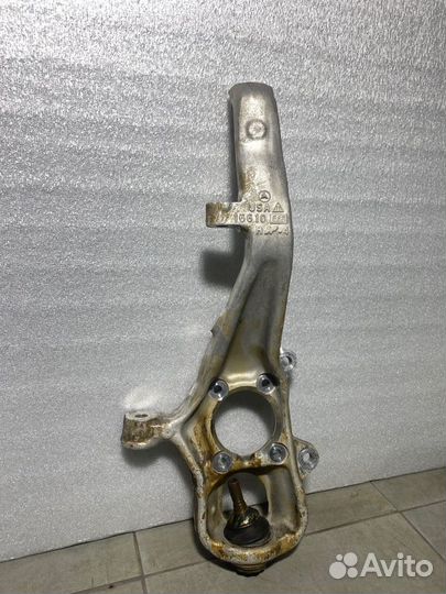 Кулак поворотный передний правый Mercedes-Benz