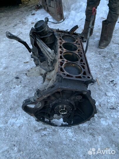 Блок цилиндров в сборе W210 2.3 M111