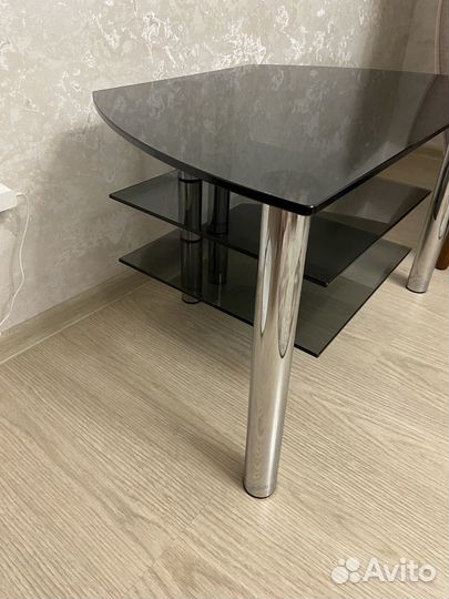 Стеклянная тумба под тв