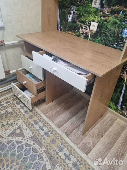 Письменный стол для школьника