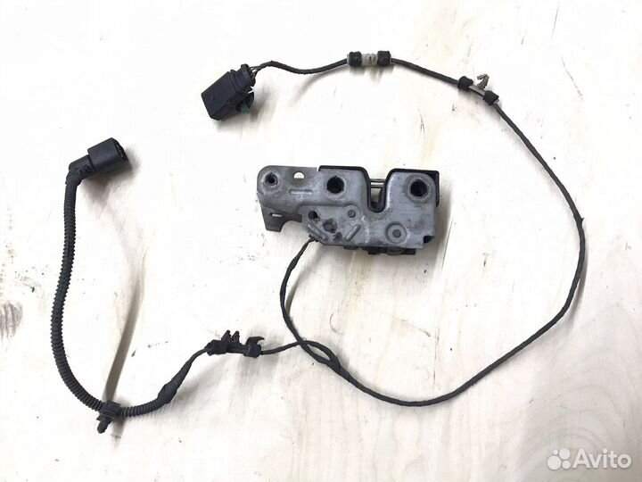 Замок капота 3AB823509C Passat B7