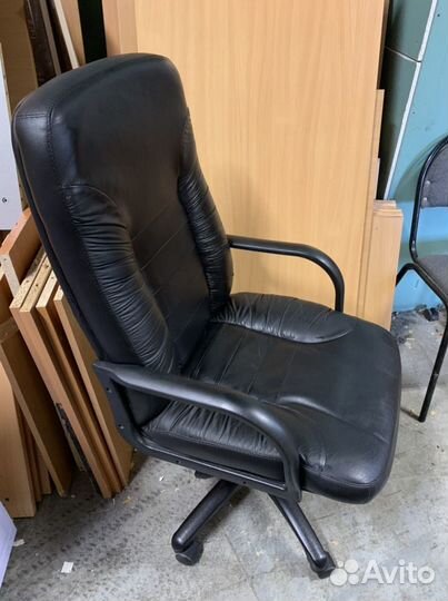 Офисное кресло руководителя Кожа