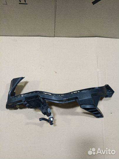 Крепление бампера Subaru Impreza GP2 (Переднее)