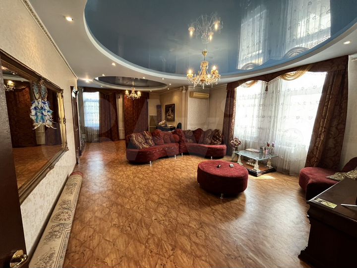 Дом 200 м² на участке 3 сот.