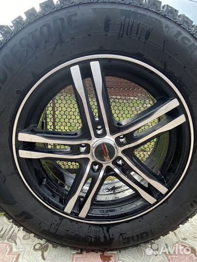 Bridgestone Ice Cruiser 7000S 215/65 R16 98T