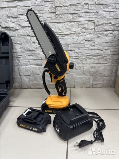 Мини пила аккумуляторная Dewalt