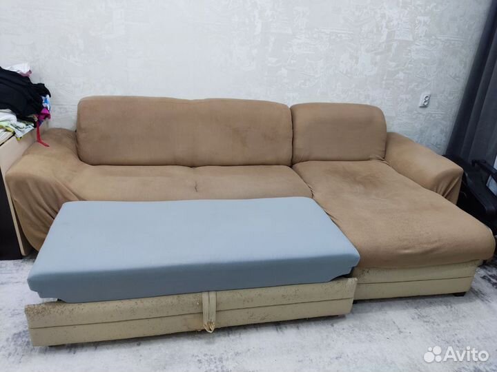 Большой угловой диван