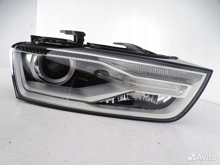 Фара правая Audi Q3 2012-2018 8U0941006C