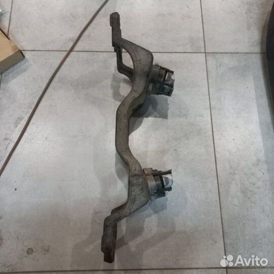 Кронштейн АКПП Bentley Continental