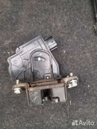 Замок багажника тойота аурис е150