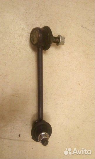 Стойка переднего стабилизатора левая