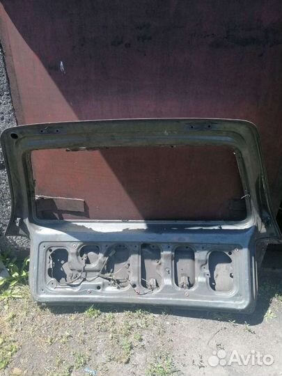 Дверь багажника